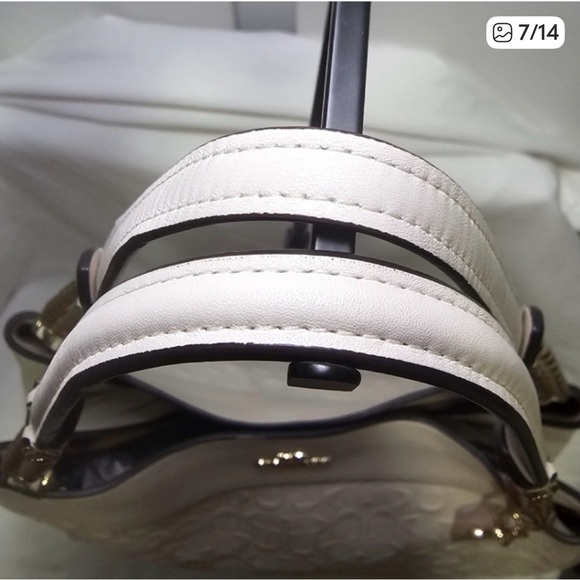 Luxury Coach Lexy Chain Shoulder Bag – White Embossed Leather Elegant Classic - Picture 6 of 9